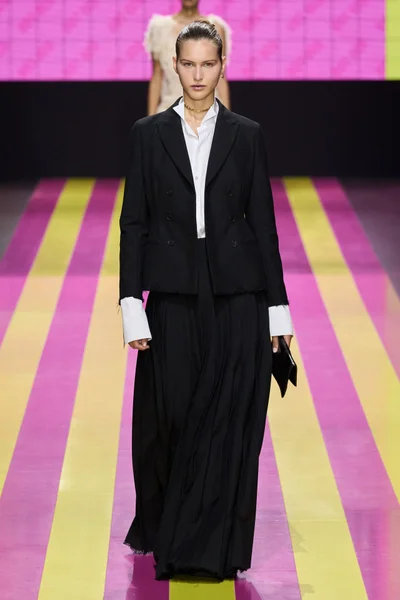 Look 4